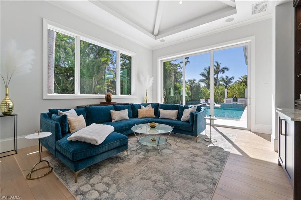 3290 Crayton Rd, Naples, FL 34103-23