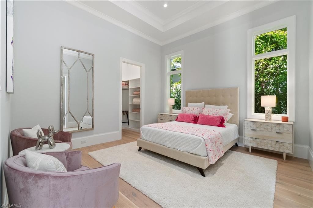 3290 Crayton Rd, Naples, FL 34103-28