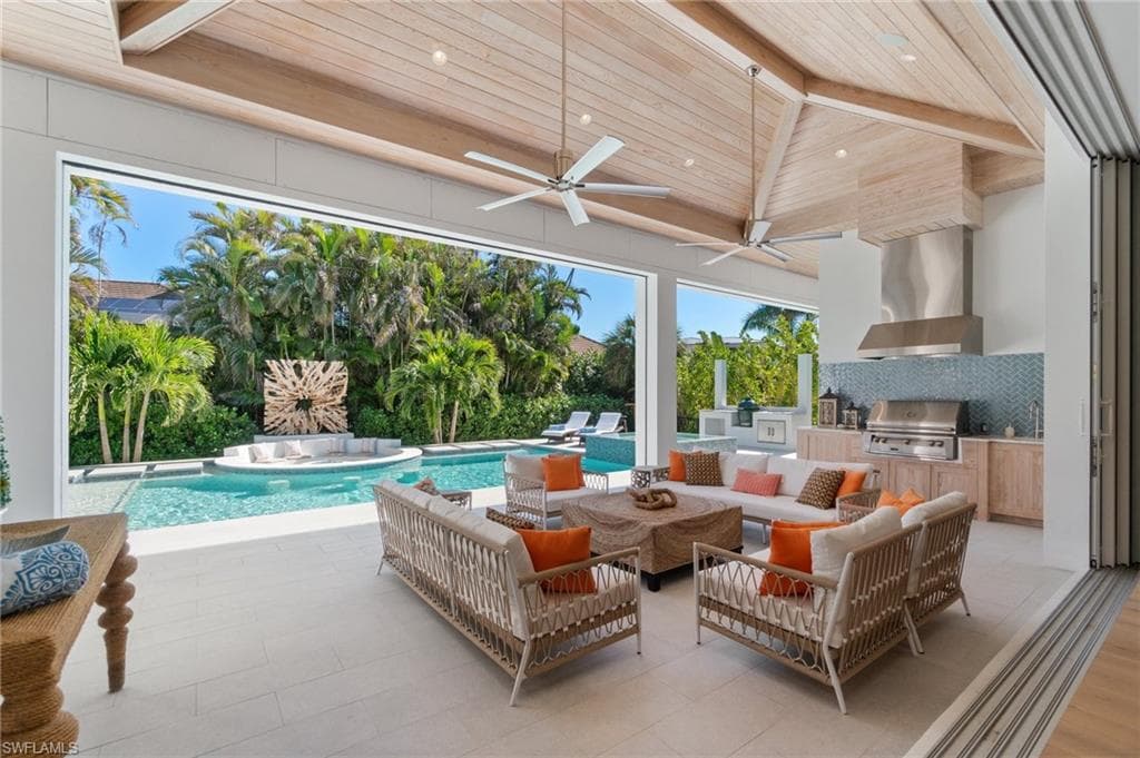 3290 Crayton Rd, Naples, FL 34103-34