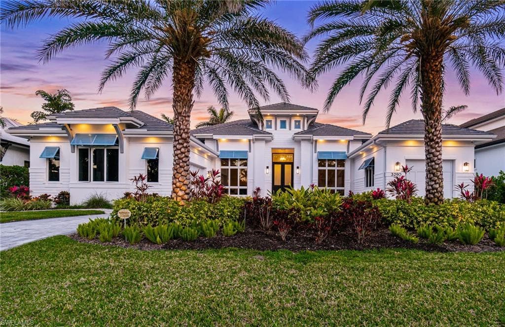 3290 Crayton Rd, Naples, FL 34103-2