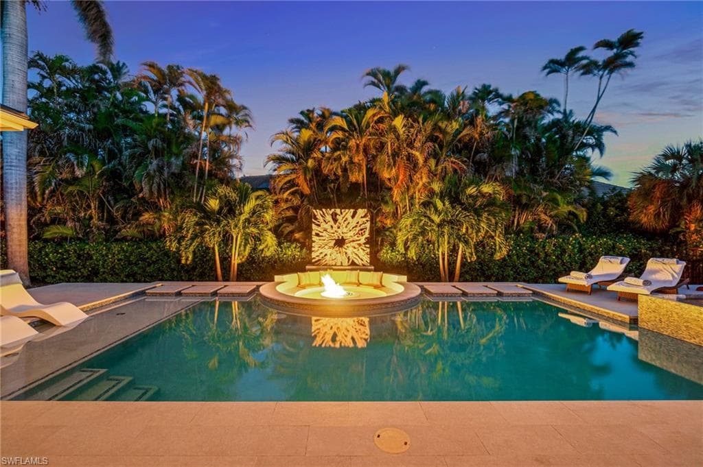 3290 Crayton Rd, Naples, FL 34103-40