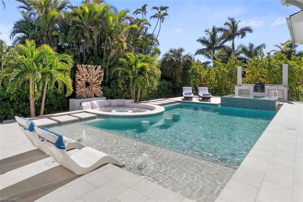 3290 Crayton Rd, Naples, FL 34103-41