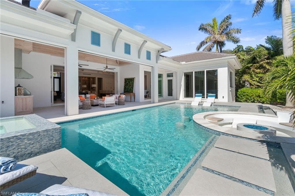 3290 Crayton Rd, Naples, FL 34103-42