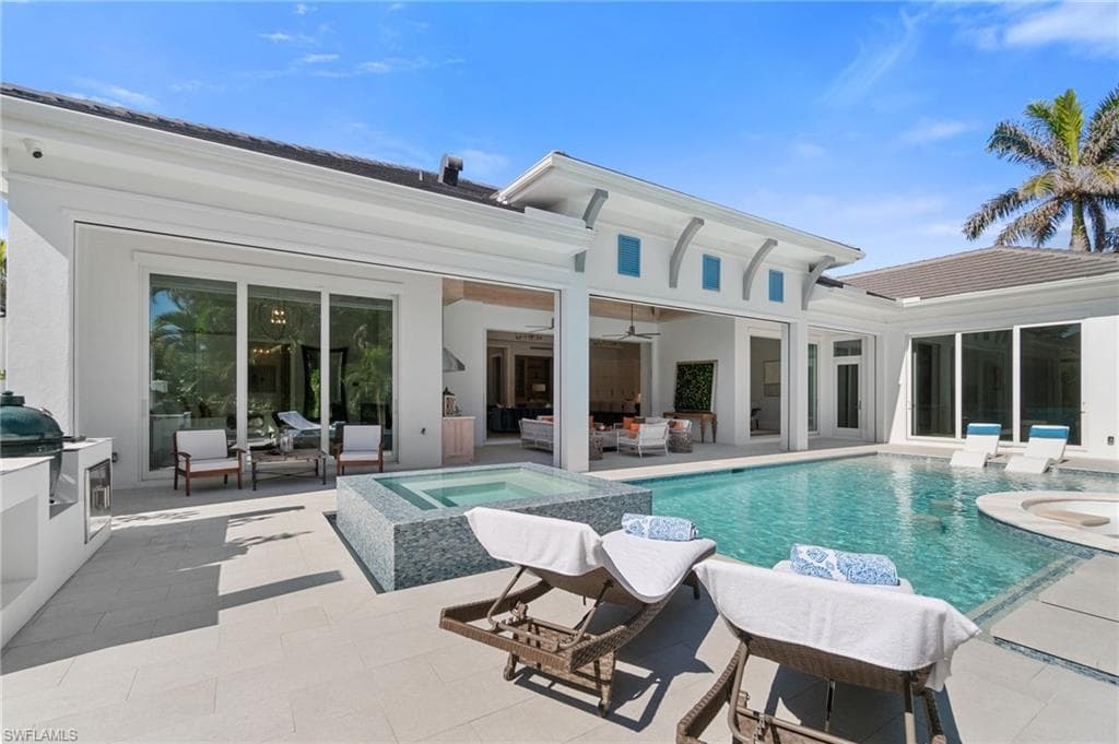 3290 Crayton Rd, Naples, FL 34103-45
