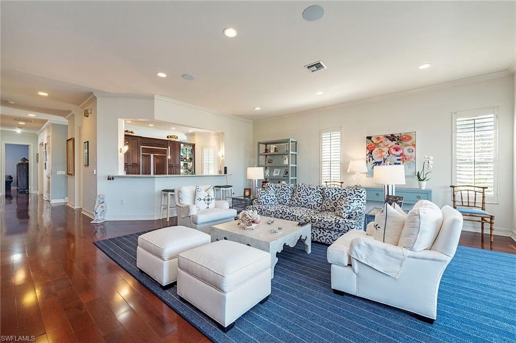 5045 Blauvelt Way 201, Naples, FL 34105-4