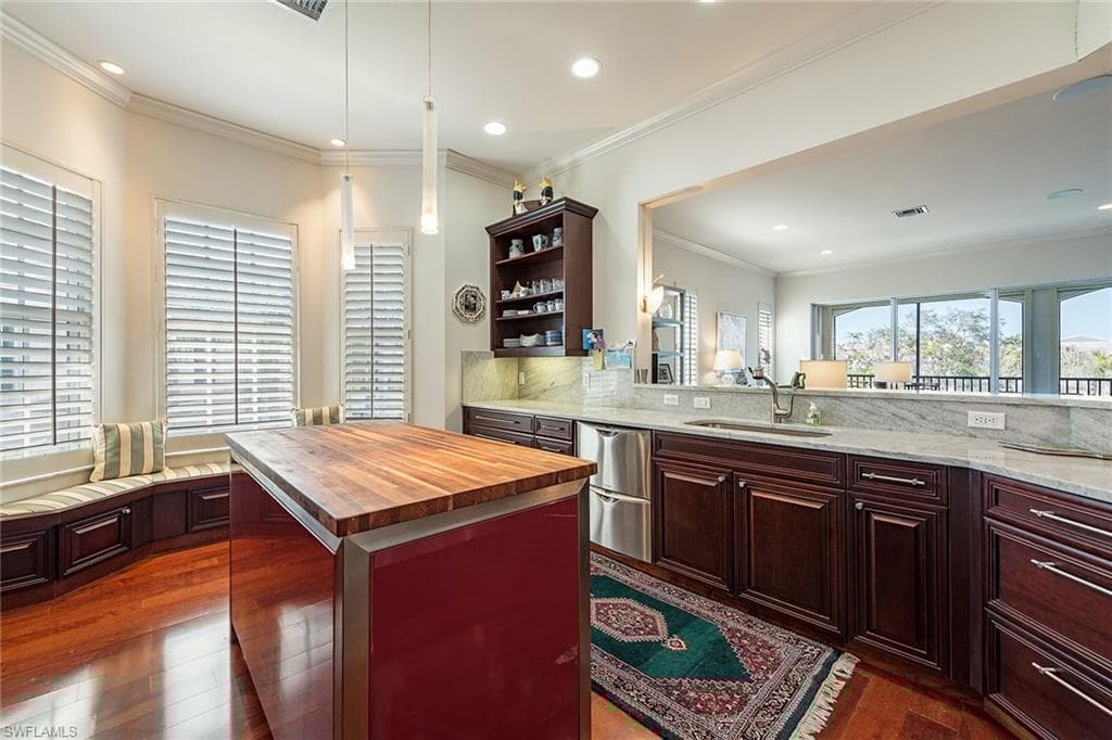 5045 Blauvelt Way 201, Naples, FL 34105-7