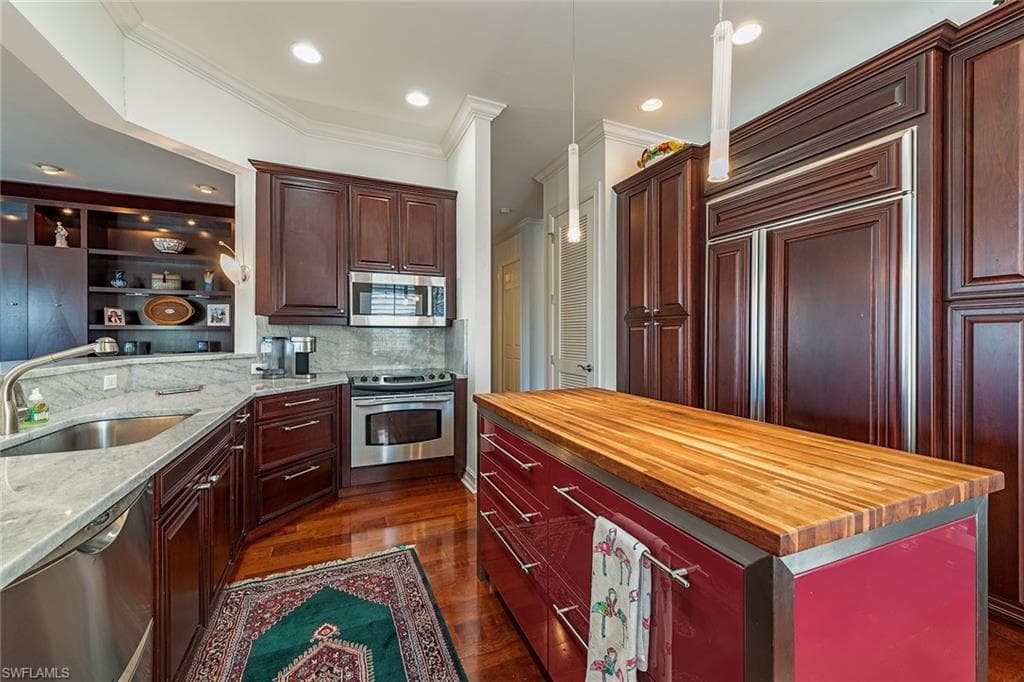 5045 Blauvelt Way 201, Naples, FL 34105-8