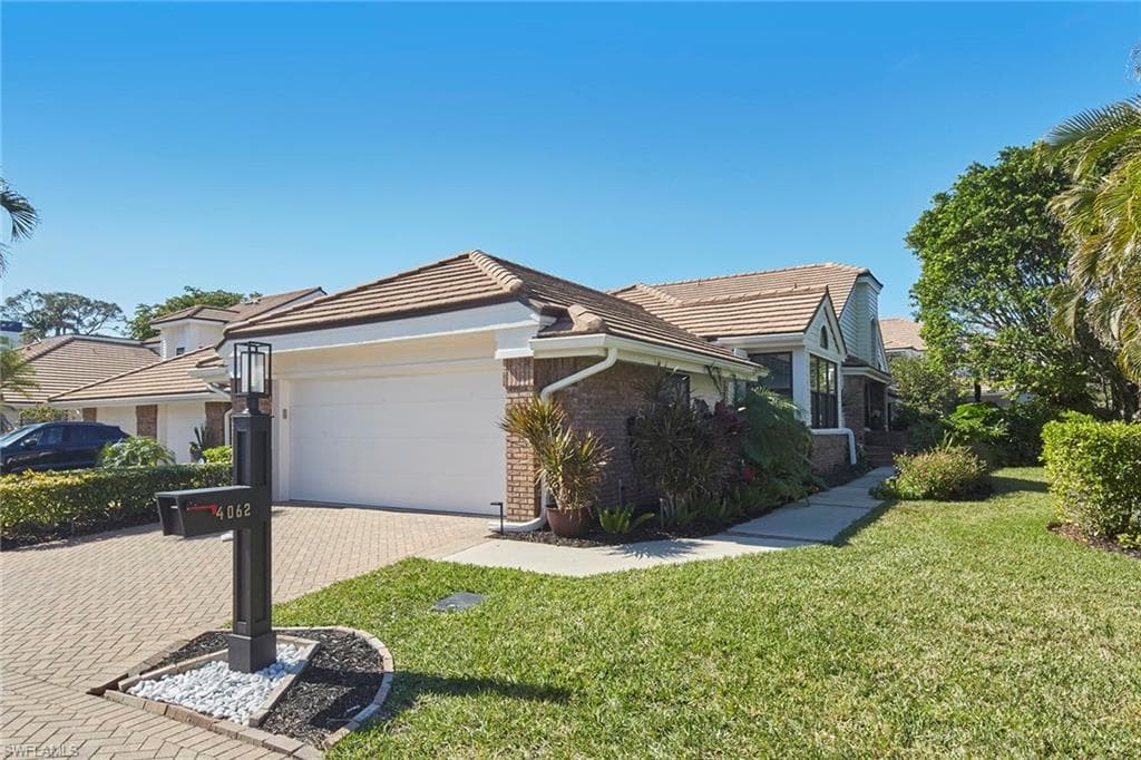 4062 Crayton Rd F5, Naples, FL 34103-1