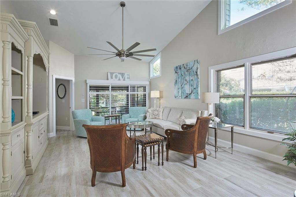 4062 Crayton Rd F5, Naples, FL 34103-4