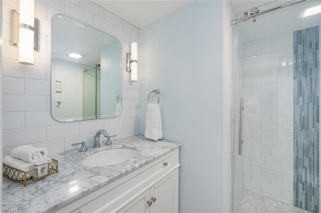 788 Park Shore Dr C17, Naples, FL 34103-15