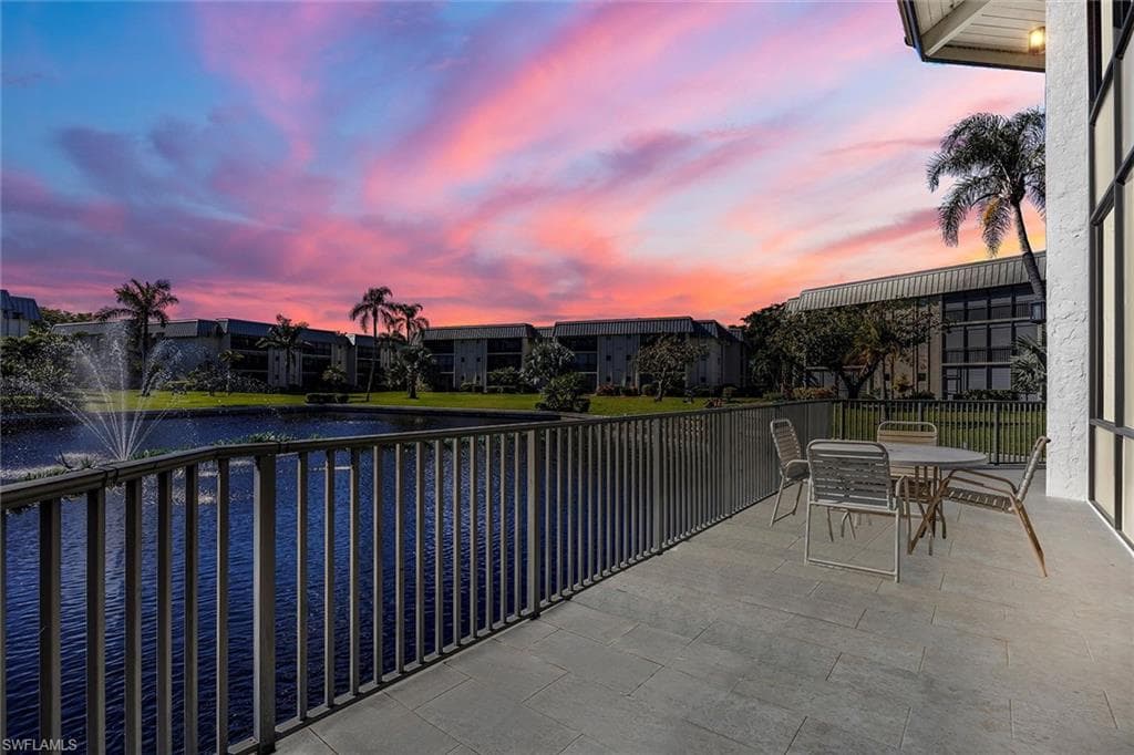 788 Park Shore Dr C17, Naples, FL 34103-1