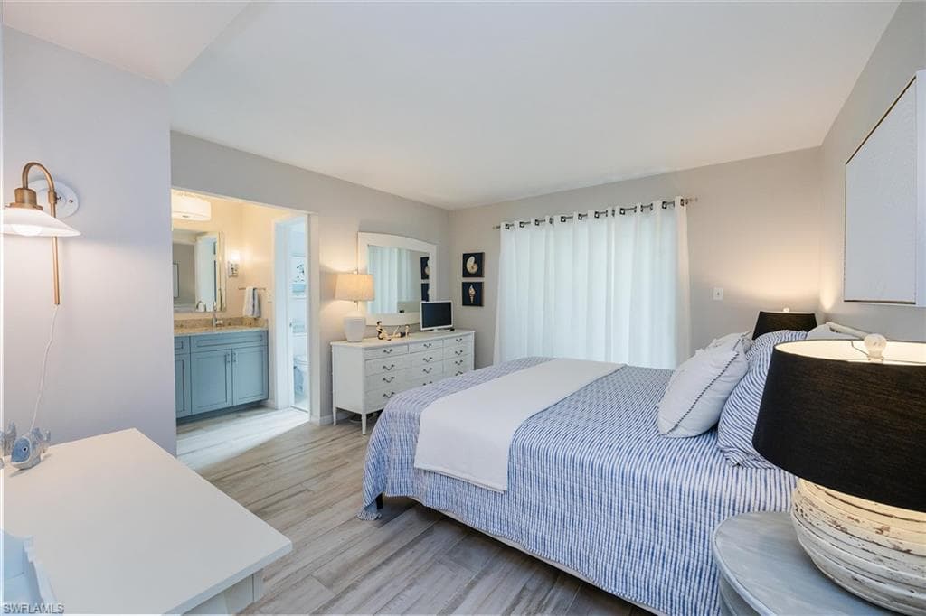 788 Park Shore Dr C17, Naples, FL 34103-20