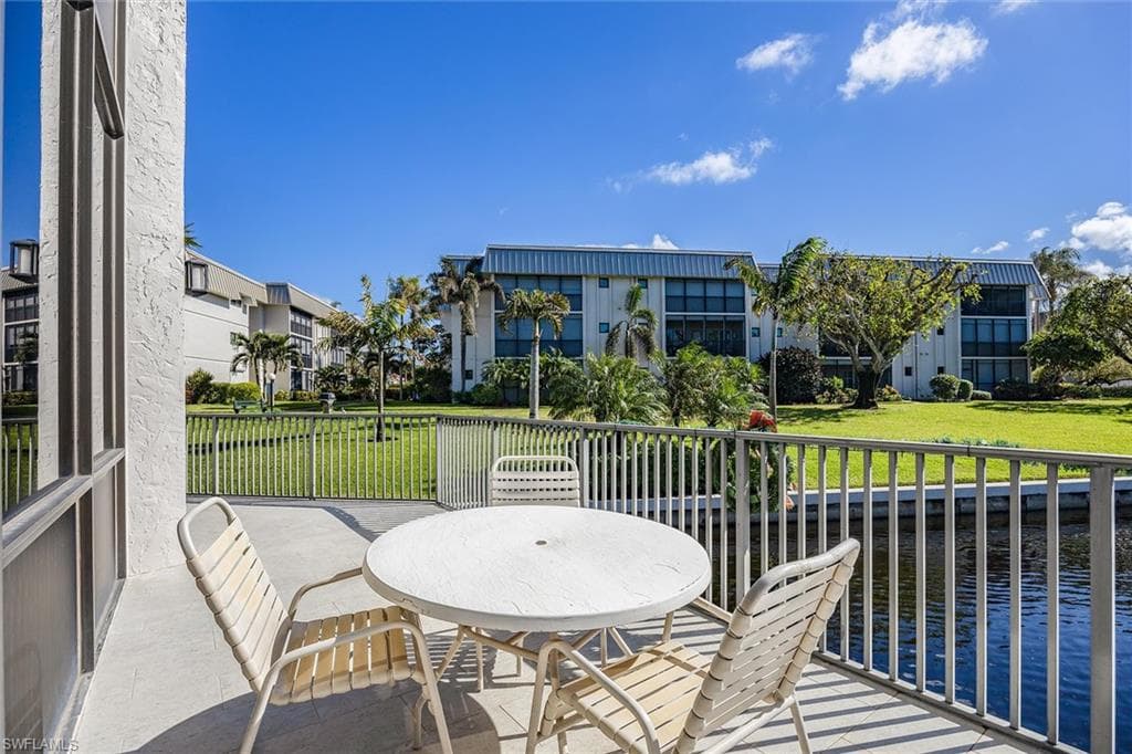 788 Park Shore Dr C17, Naples, FL 34103-26