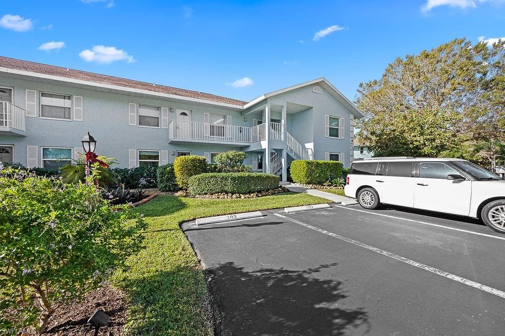 5739 Whitaker Rd A104, Naples, FL 34112-26