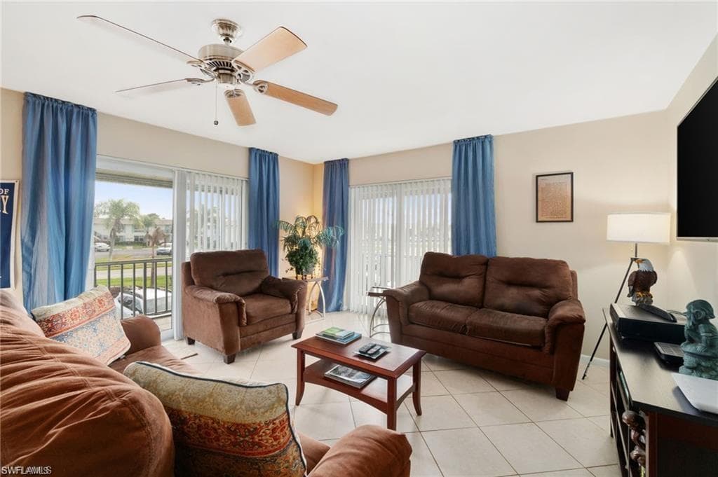 208 Palm Dr 4, Naples, FL 34112-9