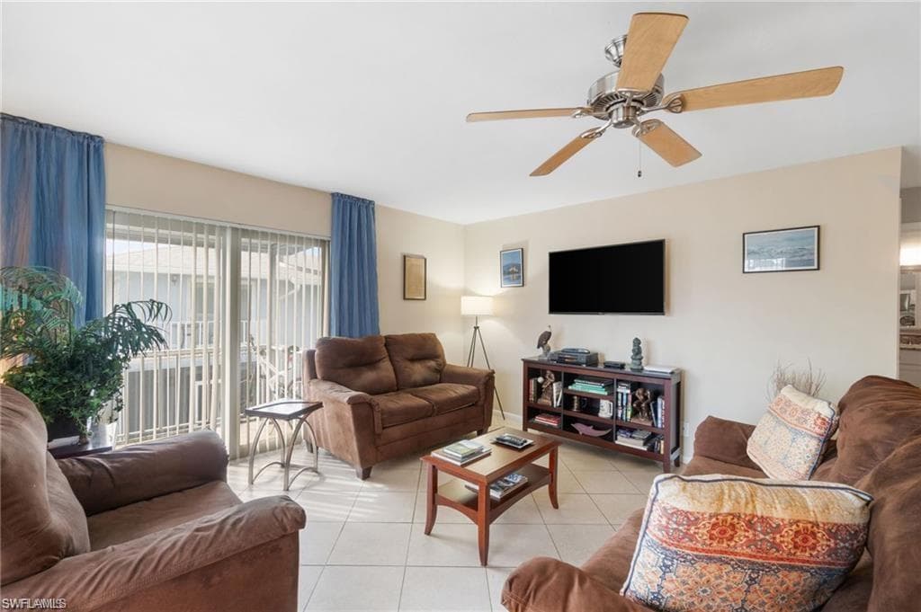 208 Palm Dr 4, Naples, FL 34112-11