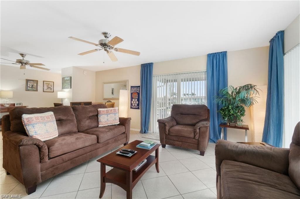 208 Palm Dr 4, Naples, FL 34112-12