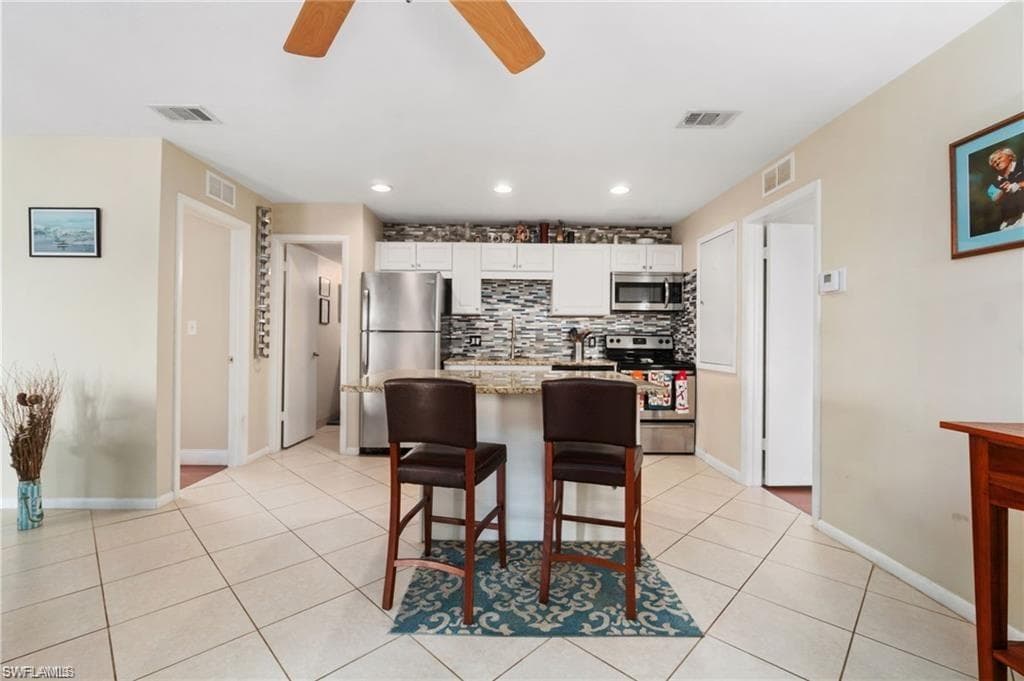 208 Palm Dr 4, Naples, FL 34112-14