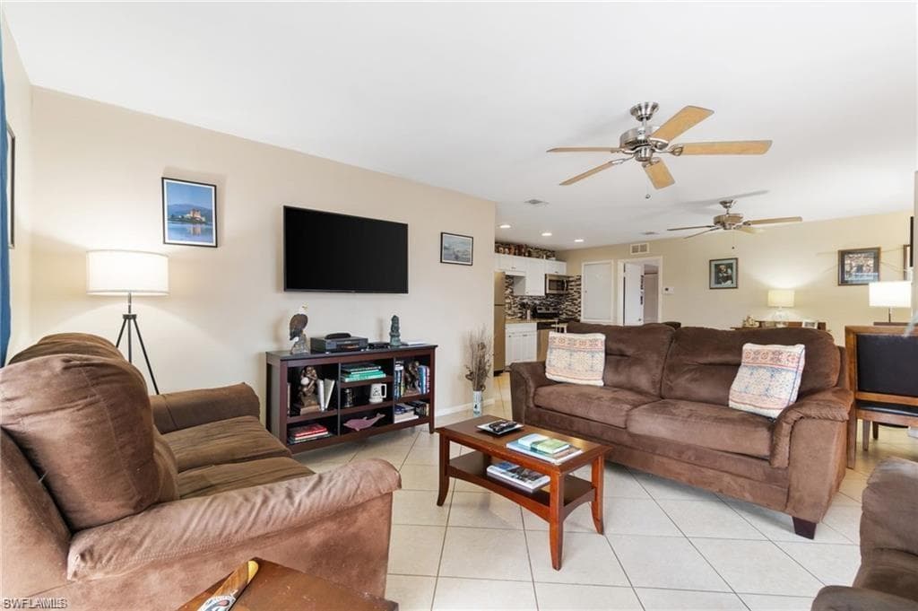 208 Palm Dr 4, Naples, FL 34112-15