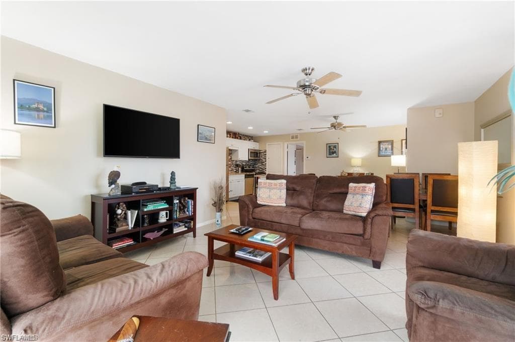 208 Palm Dr 4, Naples, FL 34112-16