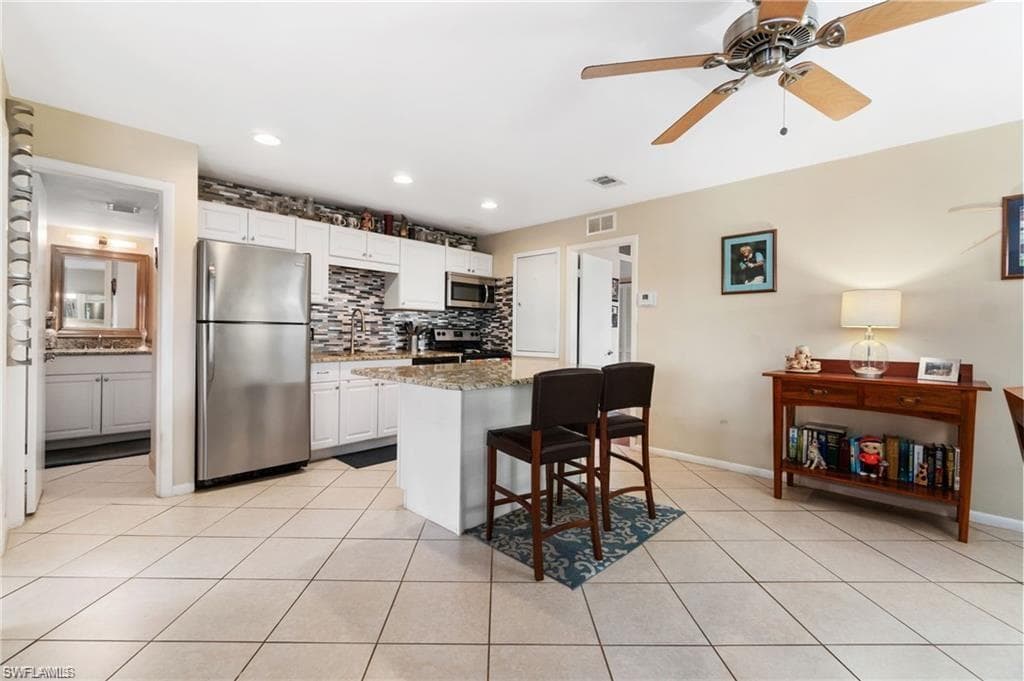 208 Palm Dr 4, Naples, FL 34112-17