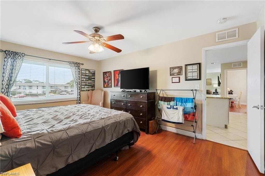 208 Palm Dr 4, Naples, FL 34112-18
