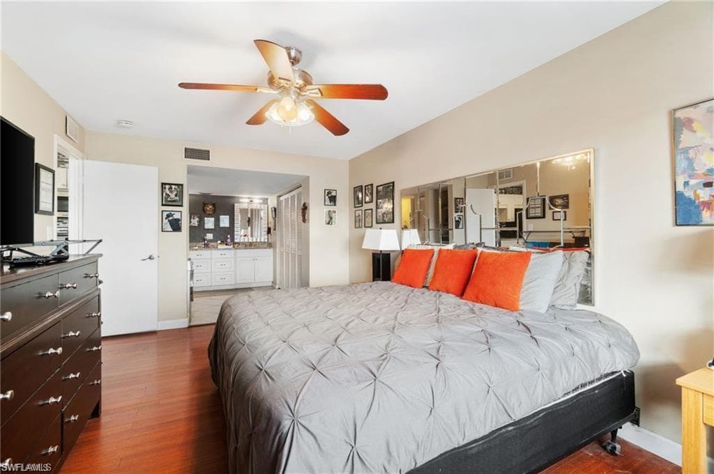 208 Palm Dr 4, Naples, FL 34112-19