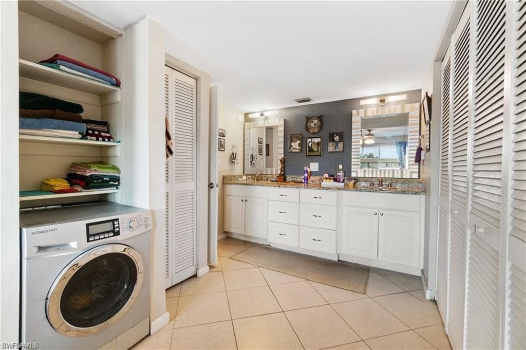 208 Palm Dr 4, Naples, FL 34112-23