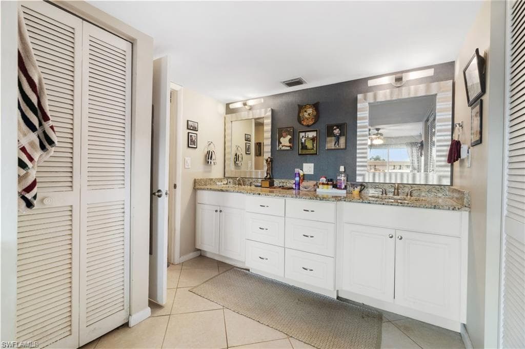 208 Palm Dr 4, Naples, FL 34112-24