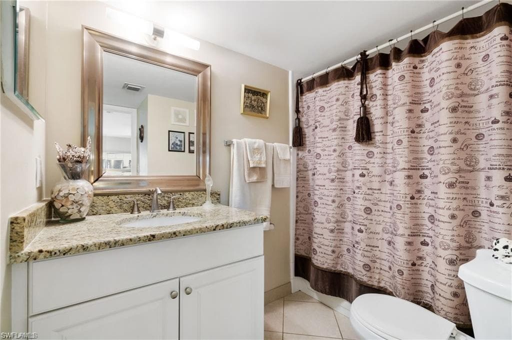 208 Palm Dr 4, Naples, FL 34112-29