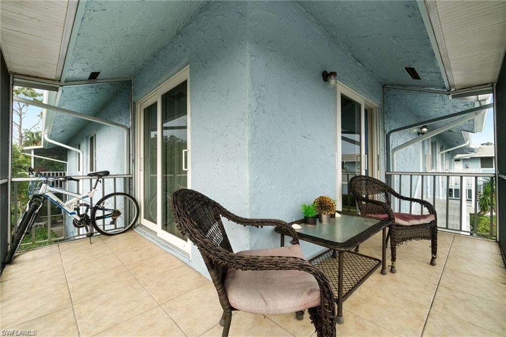208 Palm Dr 4, Naples, FL 34112-31