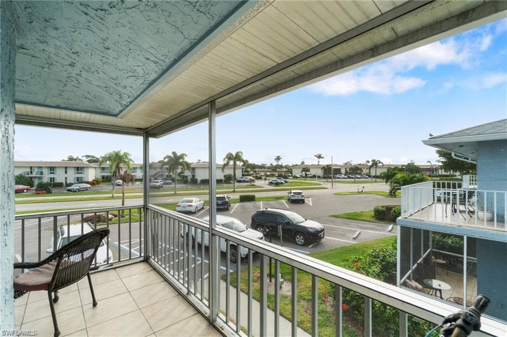 208 Palm Dr 4, Naples, FL 34112-32