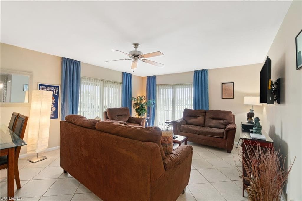208 Palm Dr 4, Naples, FL 34112-38