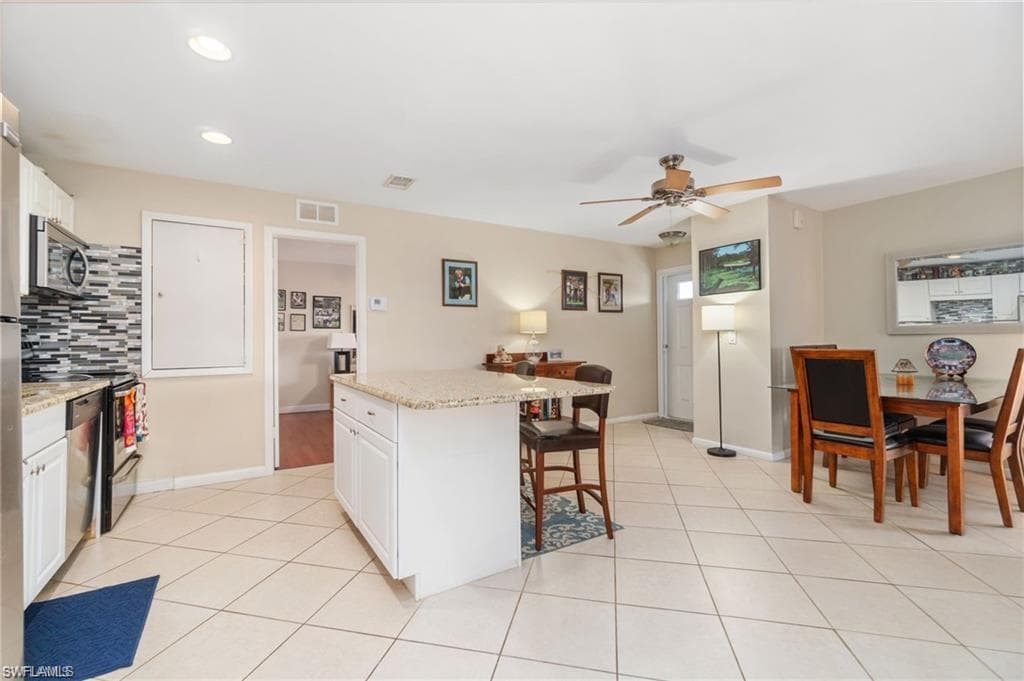 208 Palm Dr 4, Naples, FL 34112-5