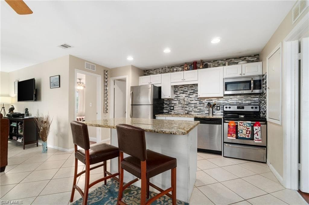 208 Palm Dr 4, Naples, FL 34112-7