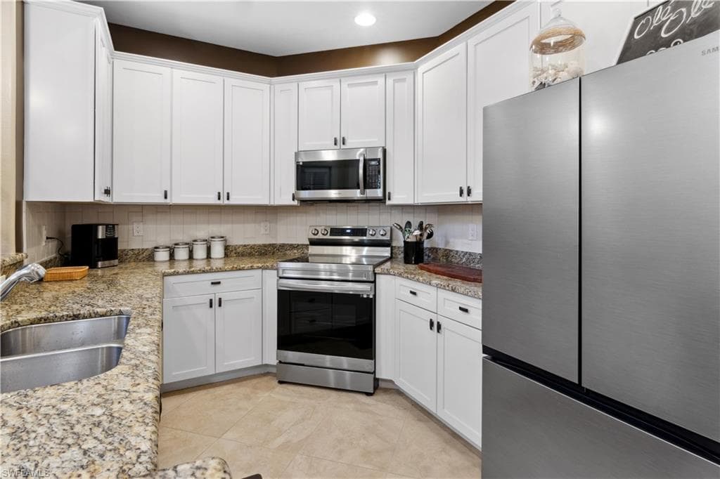 8997 Cambria Cir 2004, Naples, FL 34113-17