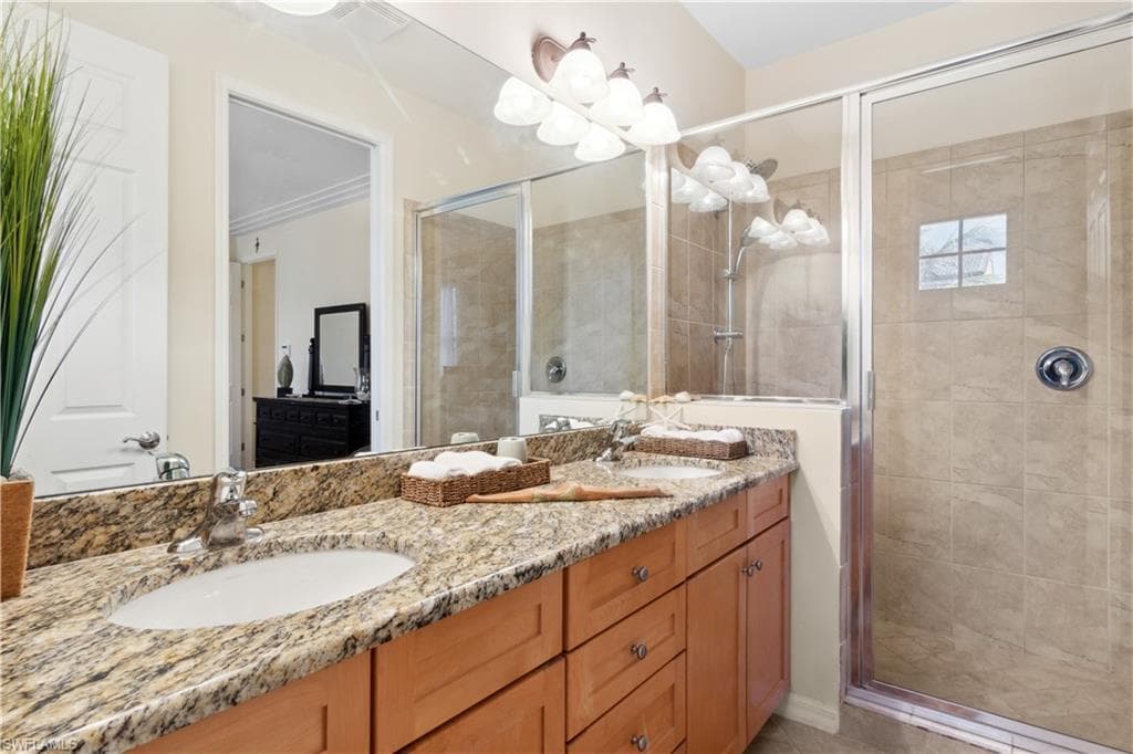 8997 Cambria Cir 2004, Naples, FL 34113-24