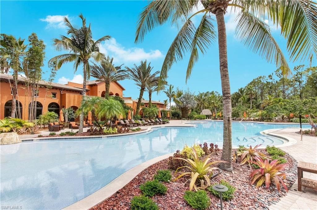 8997 Cambria Cir 2004, Naples, FL 34113-37