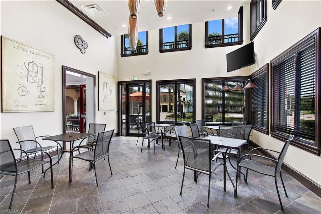 8997 Cambria Cir 2004, Naples, FL 34113-42