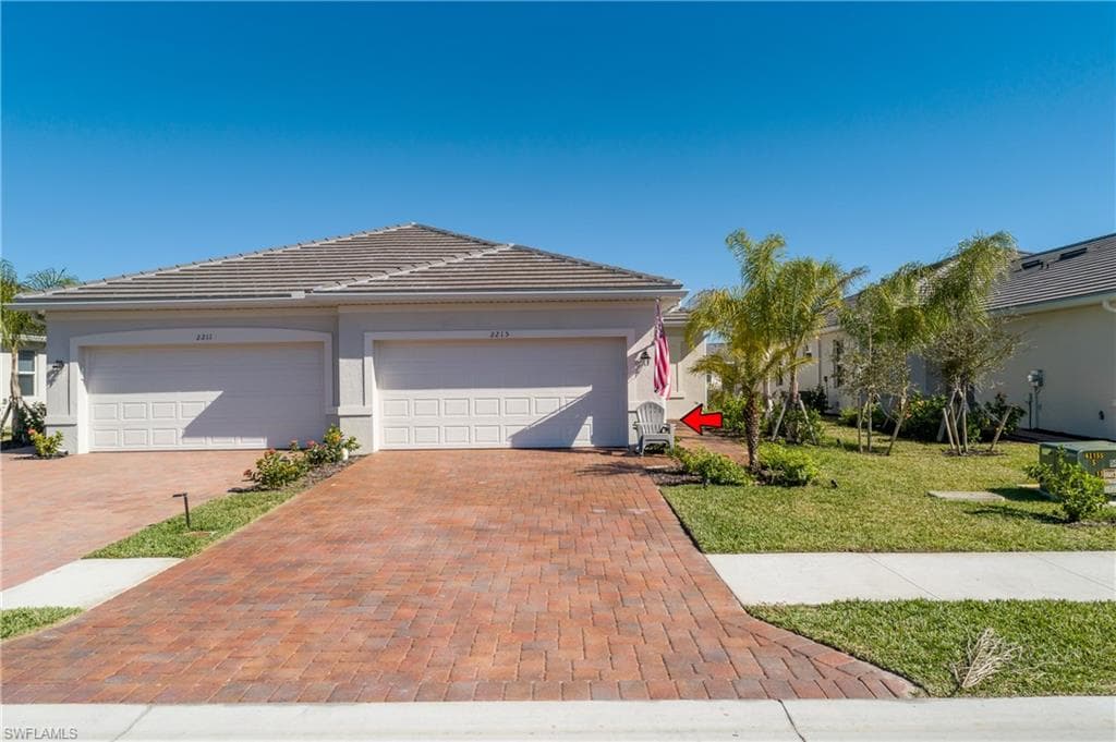 2215 Dragonfruit Way, Naples, FL 34120-2