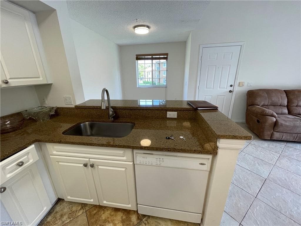 1170 Wildwood Lakes Blvd 207, Naples, FL 34104-4
