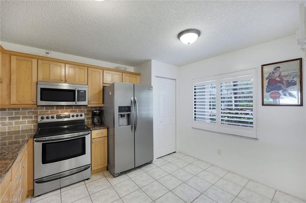 5792 Deauville Cir A104, Naples, FL 34112-9