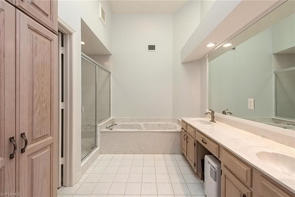 6624 Trident Way G5, Naples, FL 34108-10