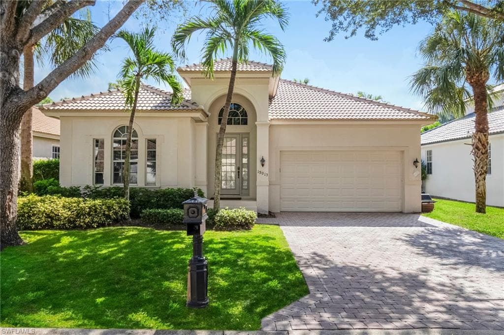 19013 Ridgepoint Dr, Estero, FL 33928-2