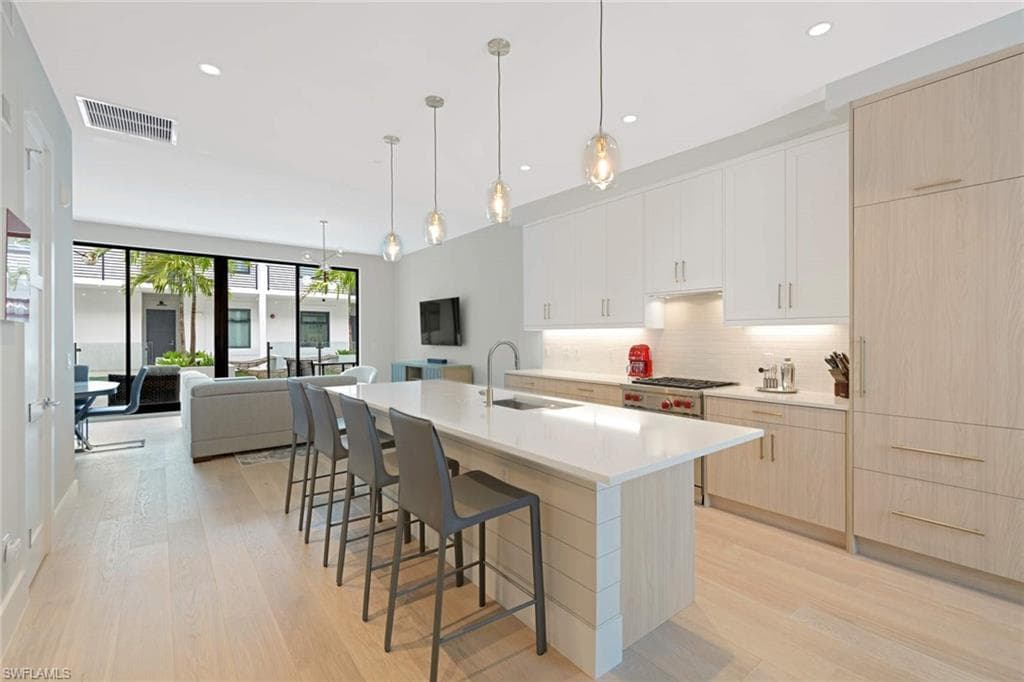 850 Central Ave 208, Naples, FL 34102-13