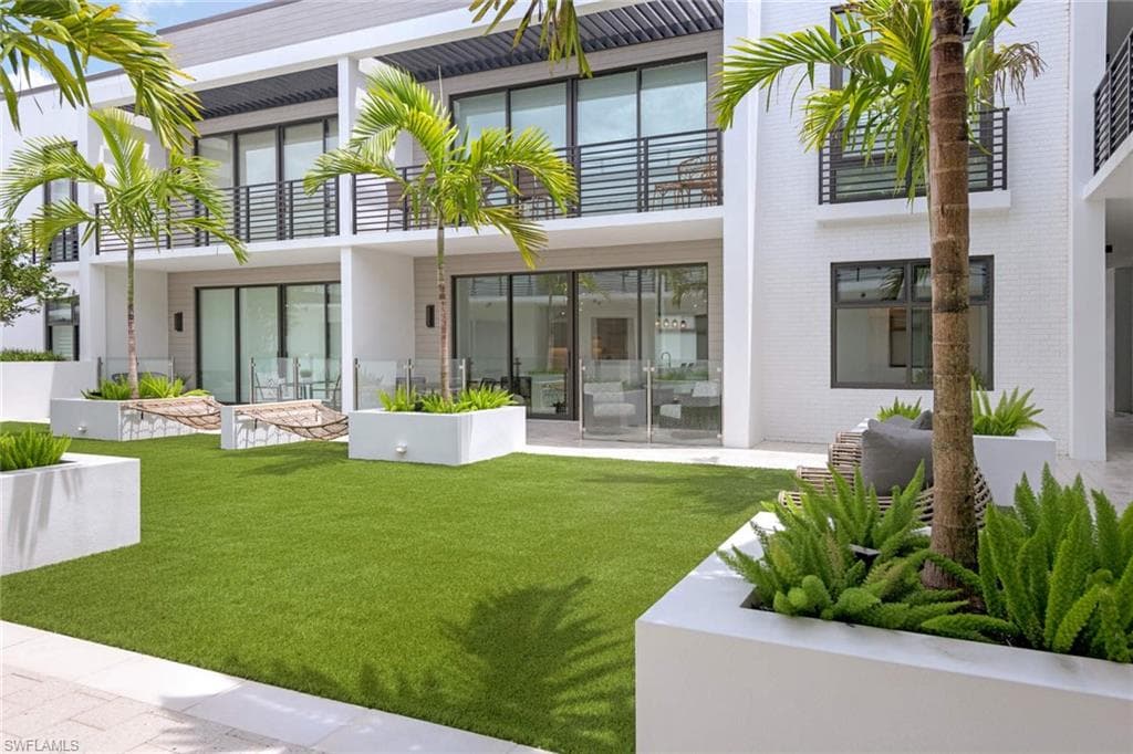 850 Central Ave 208, Naples, FL 34102-1