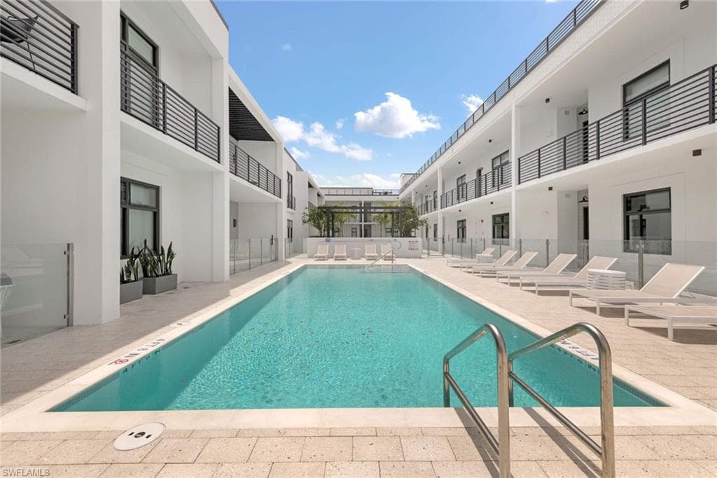 850 Central Ave 208, Naples, FL 34102-21