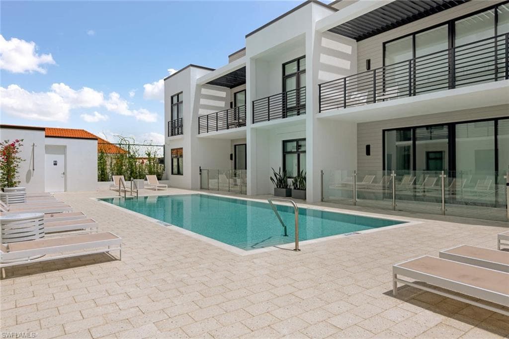 850 Central Ave 208, Naples, FL 34102-3