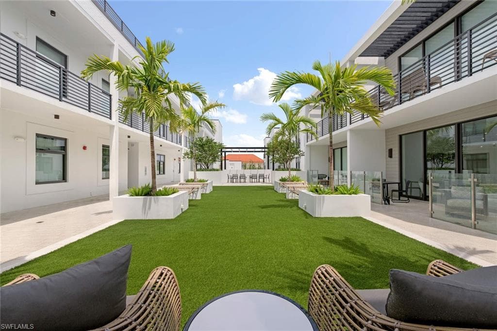 850 Central Ave 208, Naples, FL 34102-4