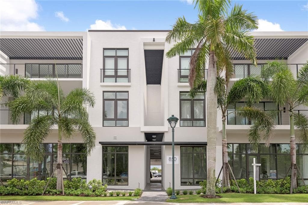 850 Central Ave 208, Naples, FL 34102-5